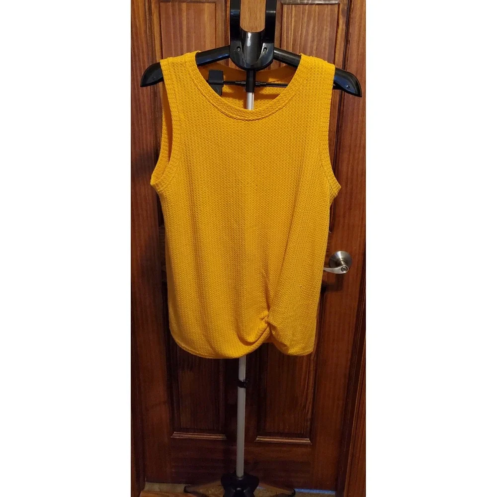 EUC--Lot of 5‎ womens lightweight short sleeved everyday shirts size largeish